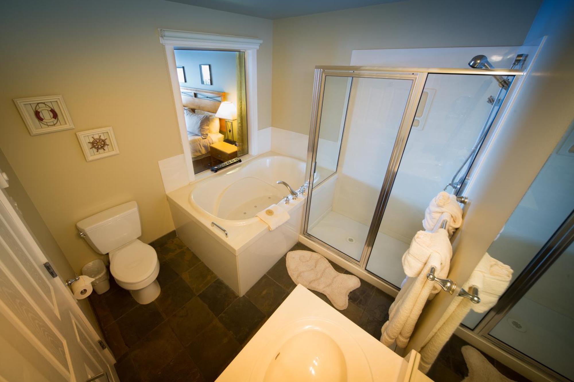 Sidney Waterfront Inn & Suites ภายนอก รูปภาพ