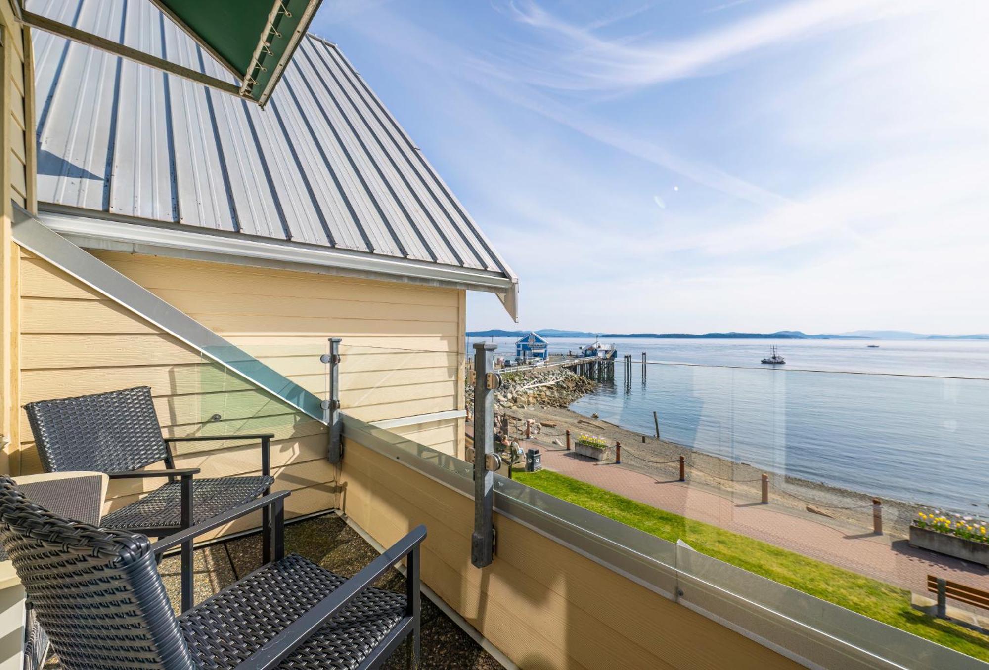 Sidney Waterfront Inn & Suites ภายนอก รูปภาพ