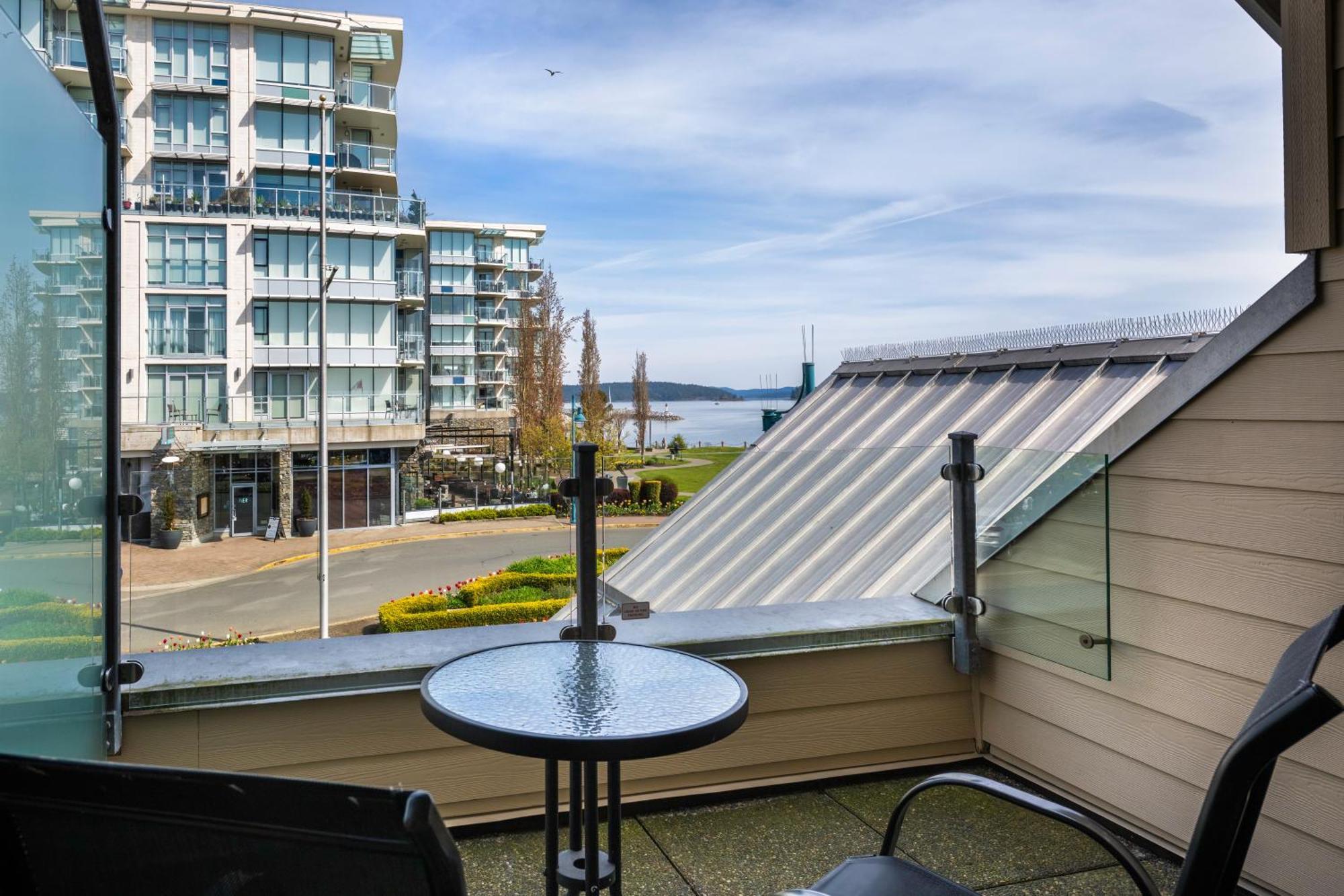 Sidney Waterfront Inn & Suites ภายนอก รูปภาพ