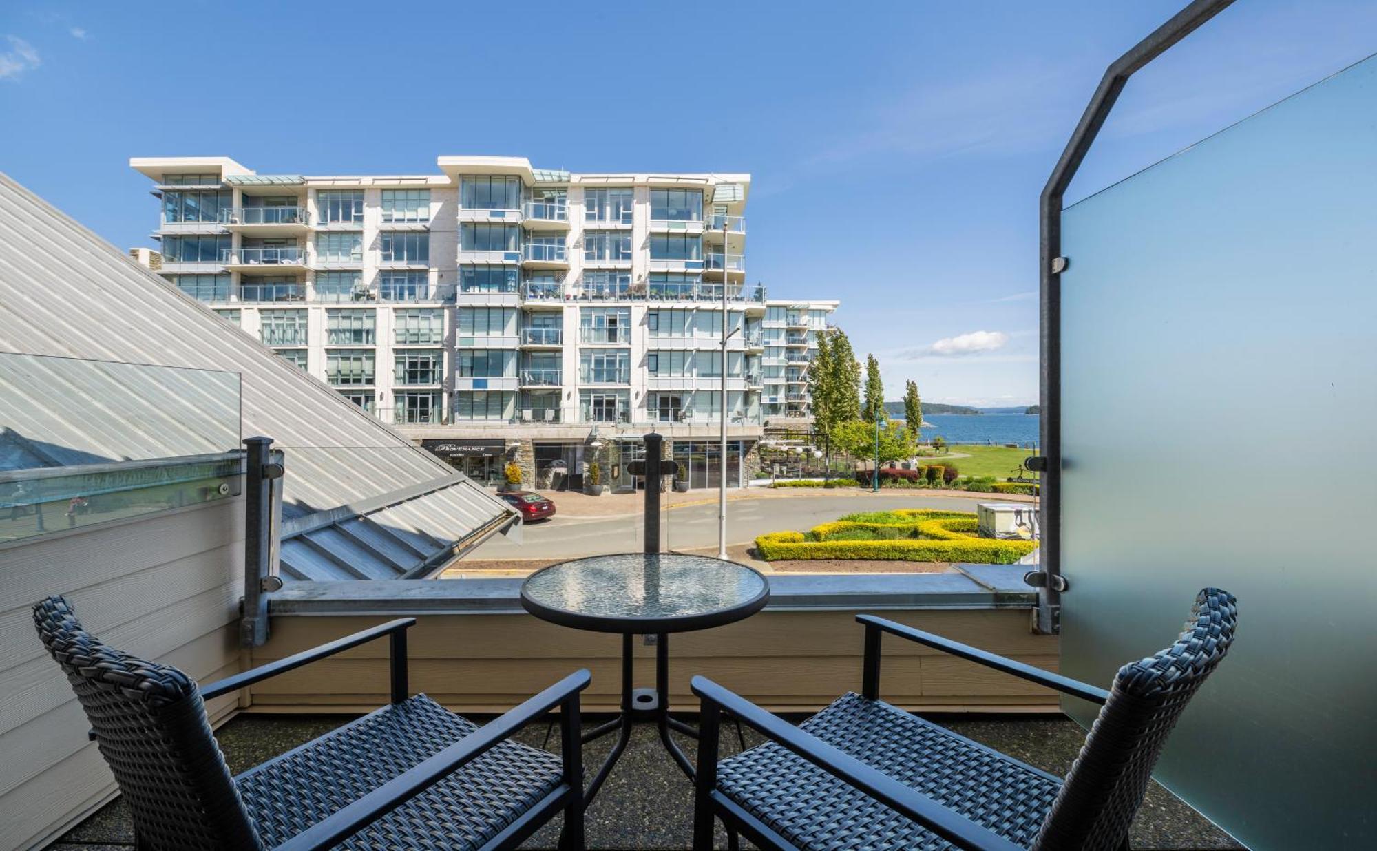 Sidney Waterfront Inn & Suites ภายนอก รูปภาพ